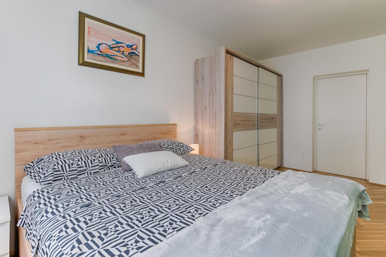 רייקה Two Bedroom Apartment Paris מראה חיצוני תמונה